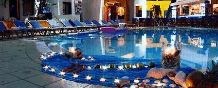 Aegean Sky Hotel-suites מאליה