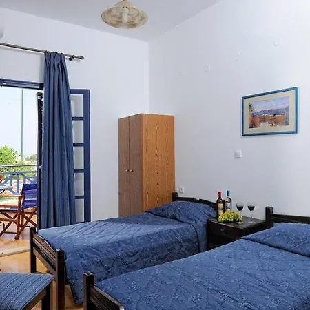 Aegean Sky Hotel-suites מאליה