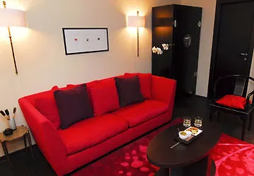Aegean Sky Hotel-suites מלון דירות מאליה