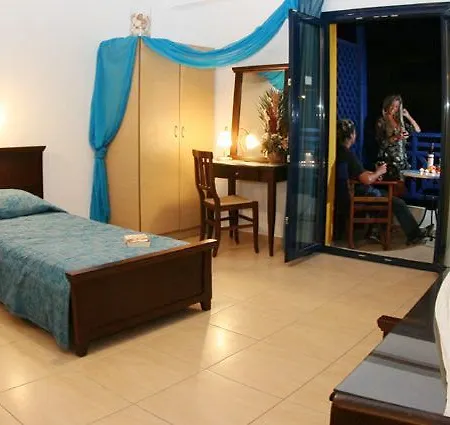 Aegean Sky Hotel-suites מלון דירות