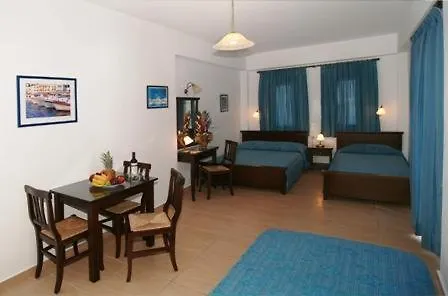 Aegean Sky Hotel-suites מאליה